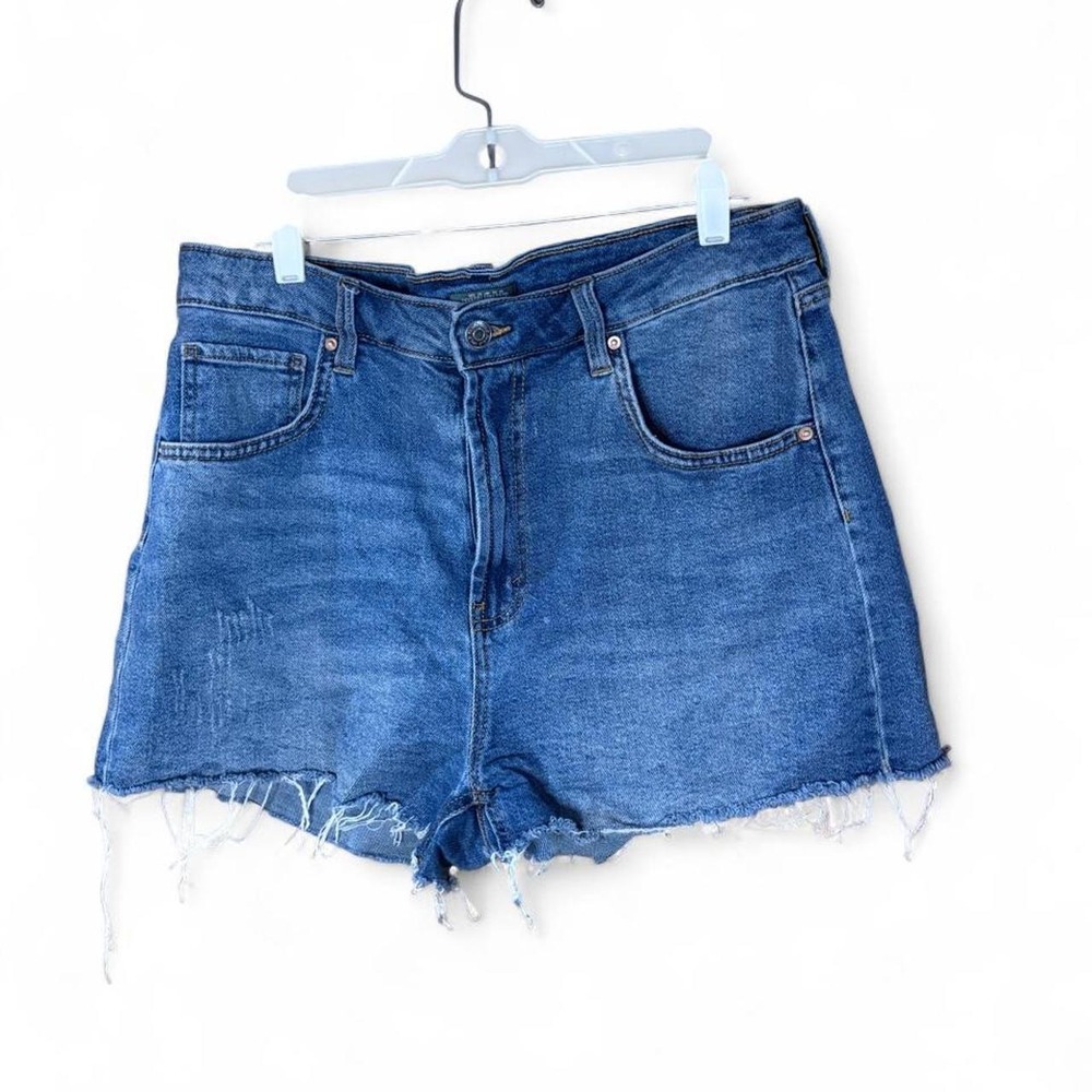 Wild Fable Womens High Rise Mom Shorts Blue Denim Frayed Hem Size 14